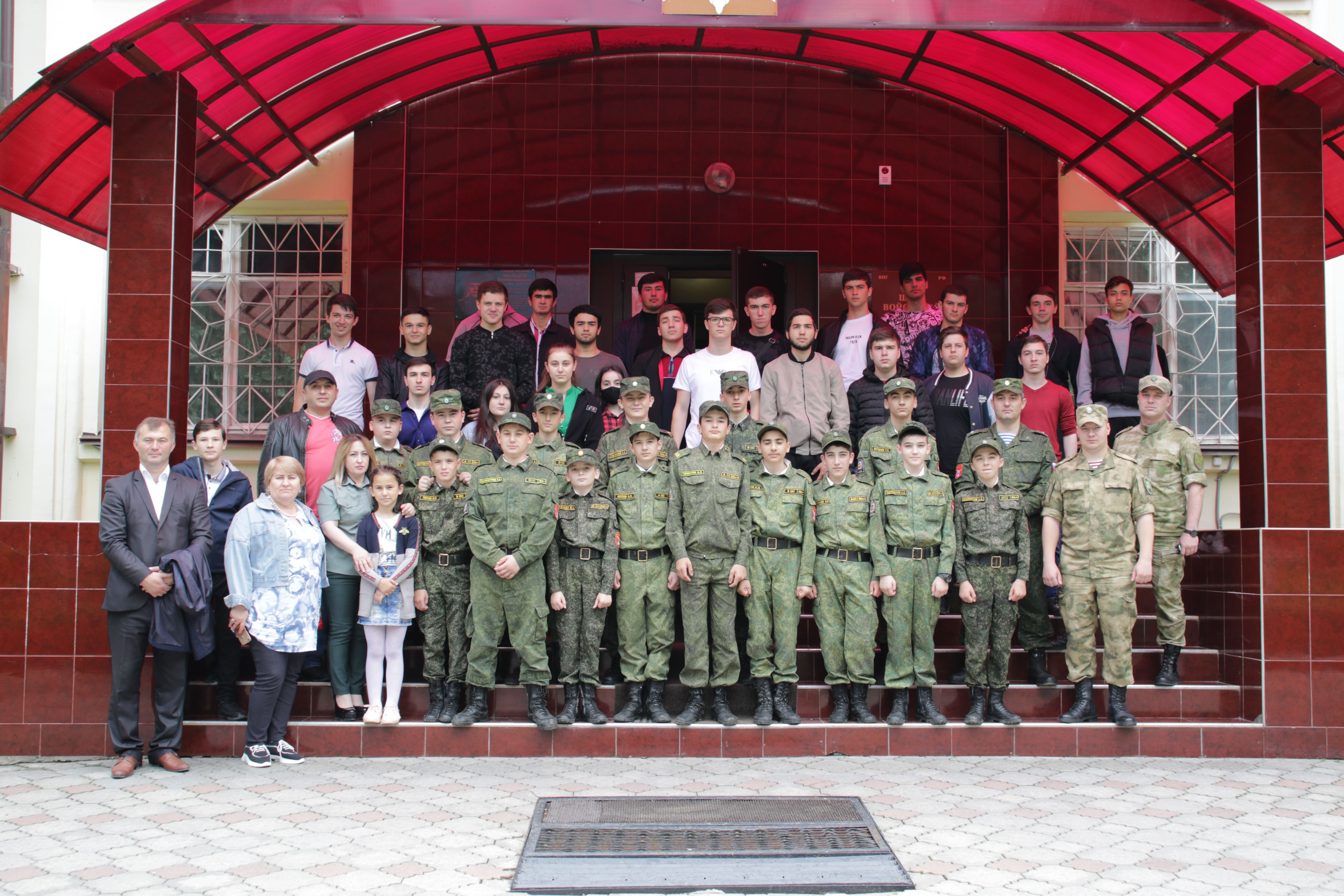 Кадеты и студенты посетили воинскую часть Росгвардии