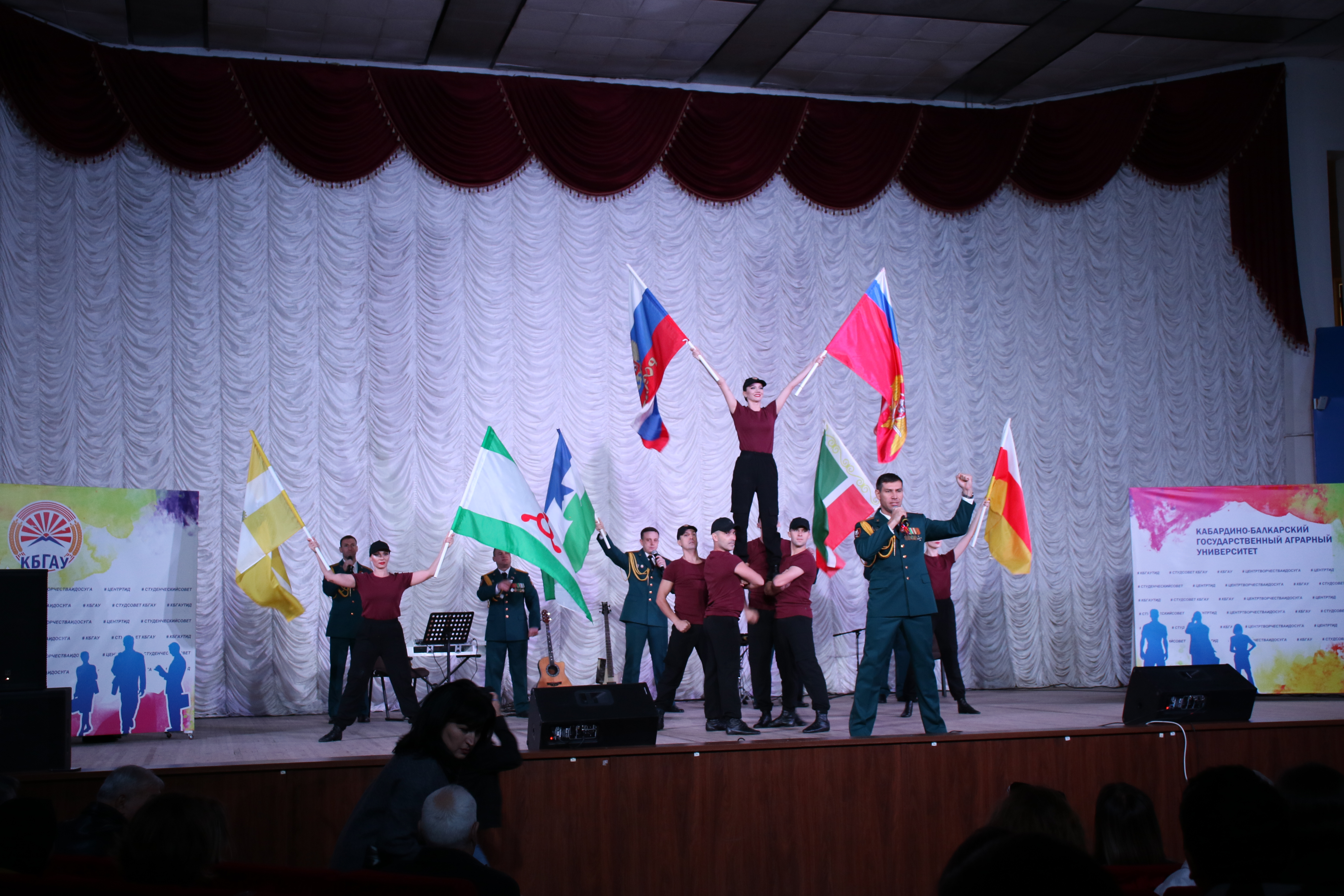 Ансамбль песни и пляски северо-Кавказского округа Росгвардии выступил в Нальчике