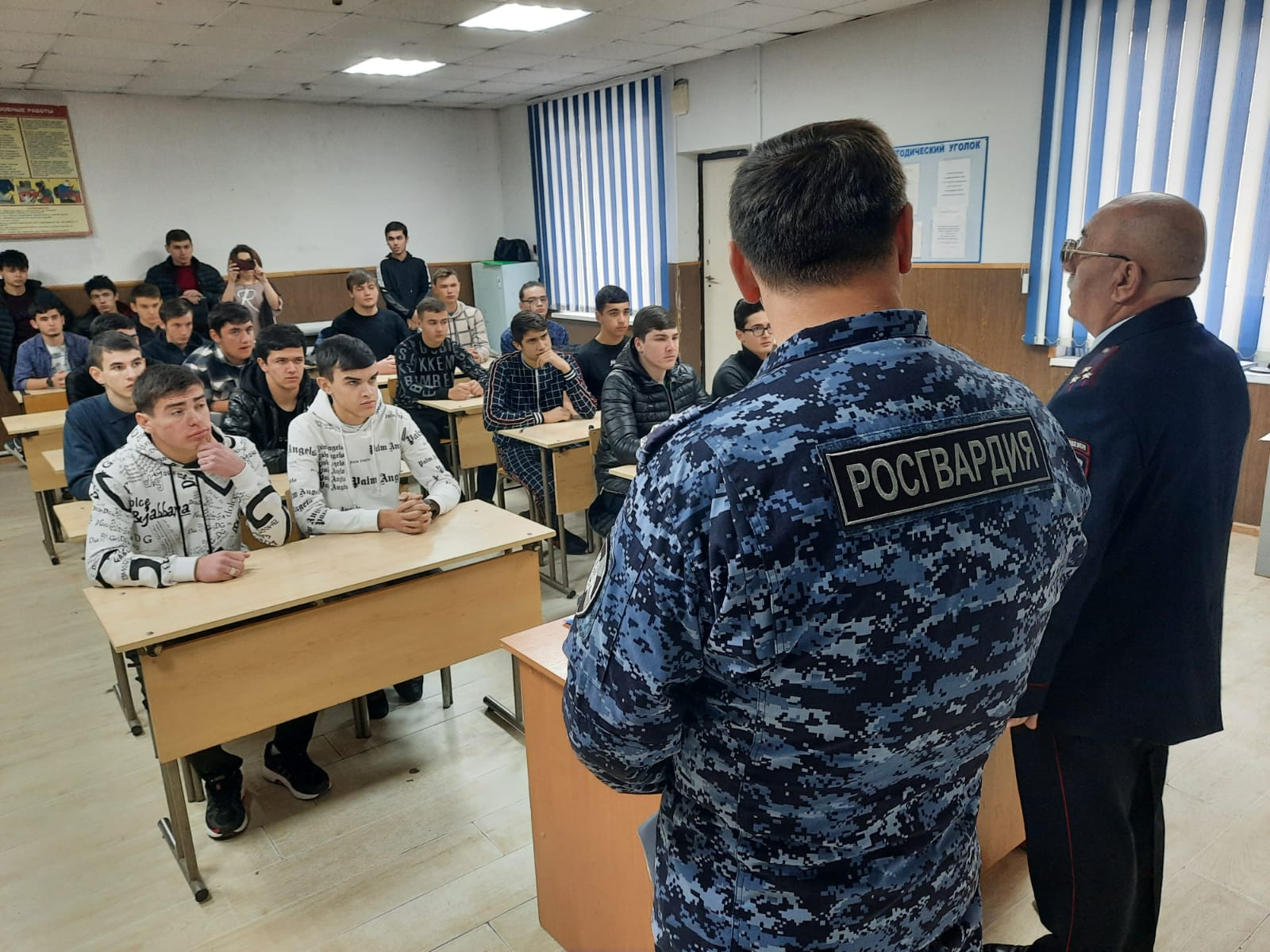 Росгвардейцы Кабардино-Балкарии провели Урок мужества для студентов 