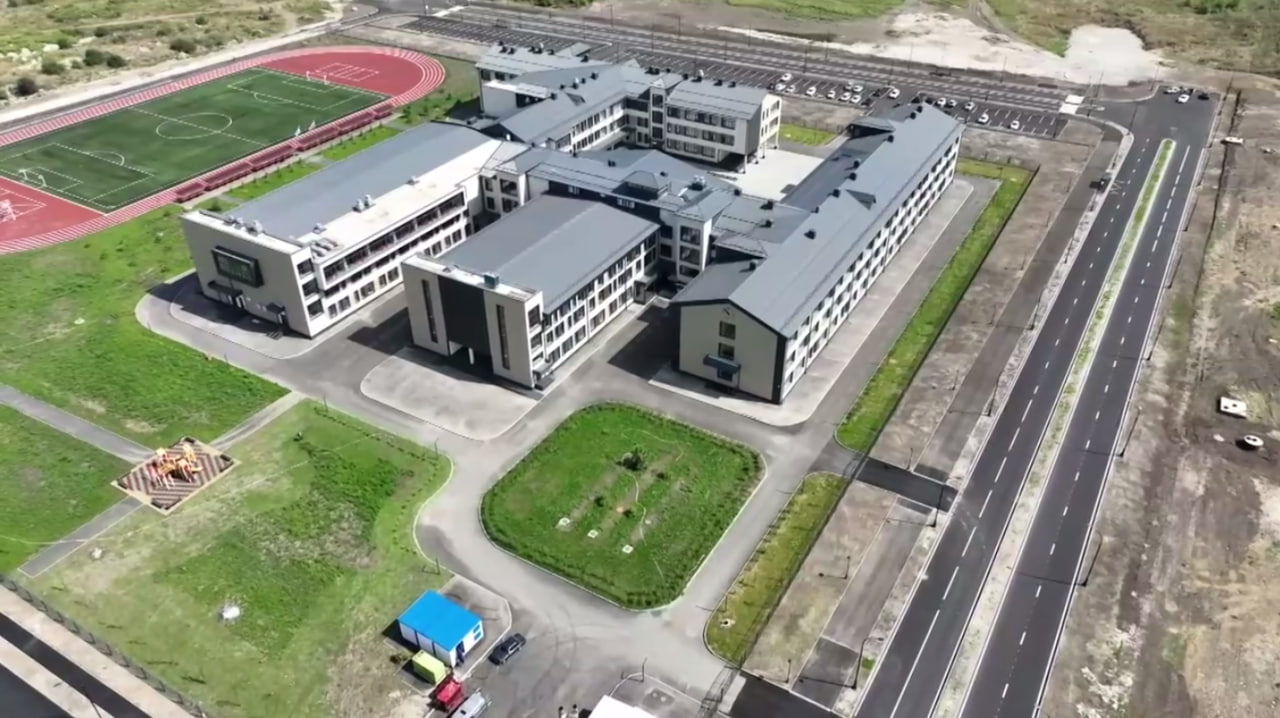 Благодаря нацпроекту в России в текущем году обновят более 3 тыс. км дорог к образовательным и досуговым учреждениям 