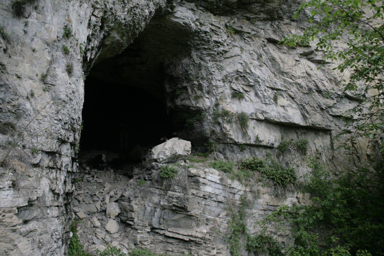 В КБР изучают уникальную пещеру