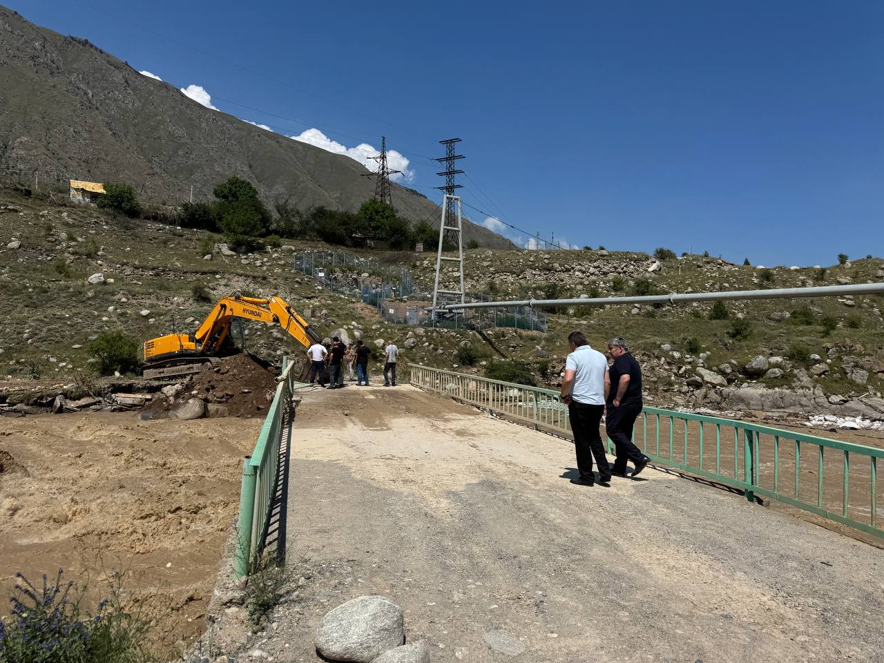 В Тырныаузе идет расчистка дорог и восстанавливаются системы жизнеобеспечения  