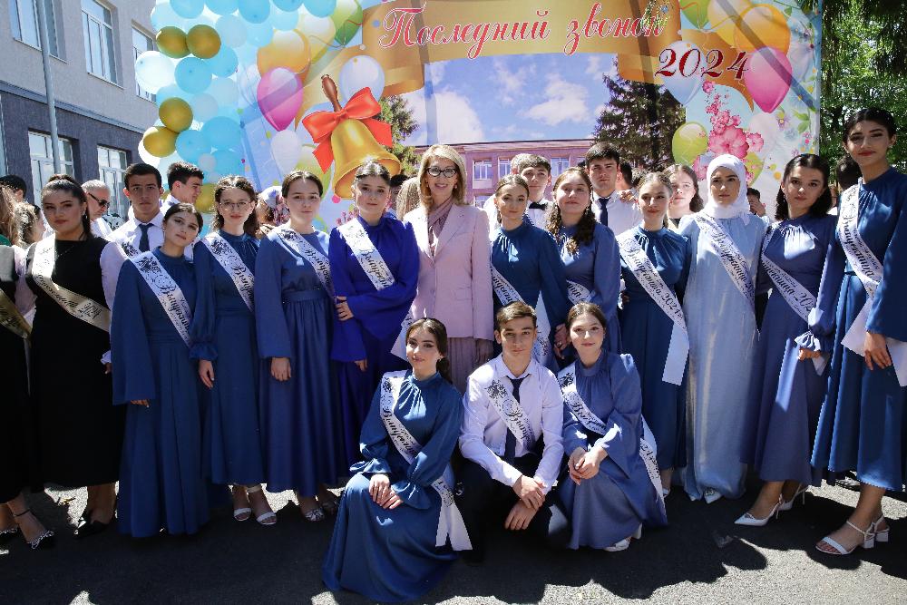 Последний звонок в обновлённой школе