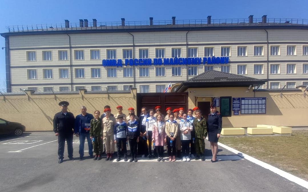 Полицейские Майского района организовали экскурсию для школьников  