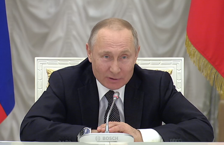 Путин положительно оценил идею внести в Конституцию норму об уважении к труду