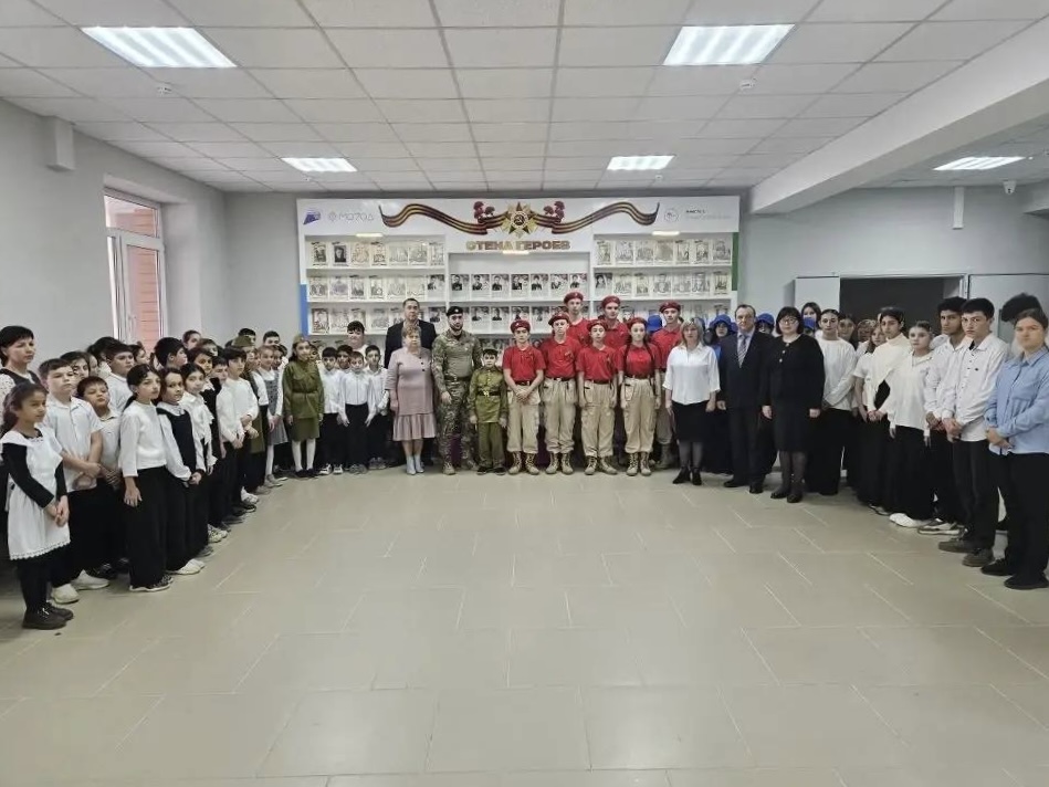 В Красносельской школе открыли Стену Памяти 