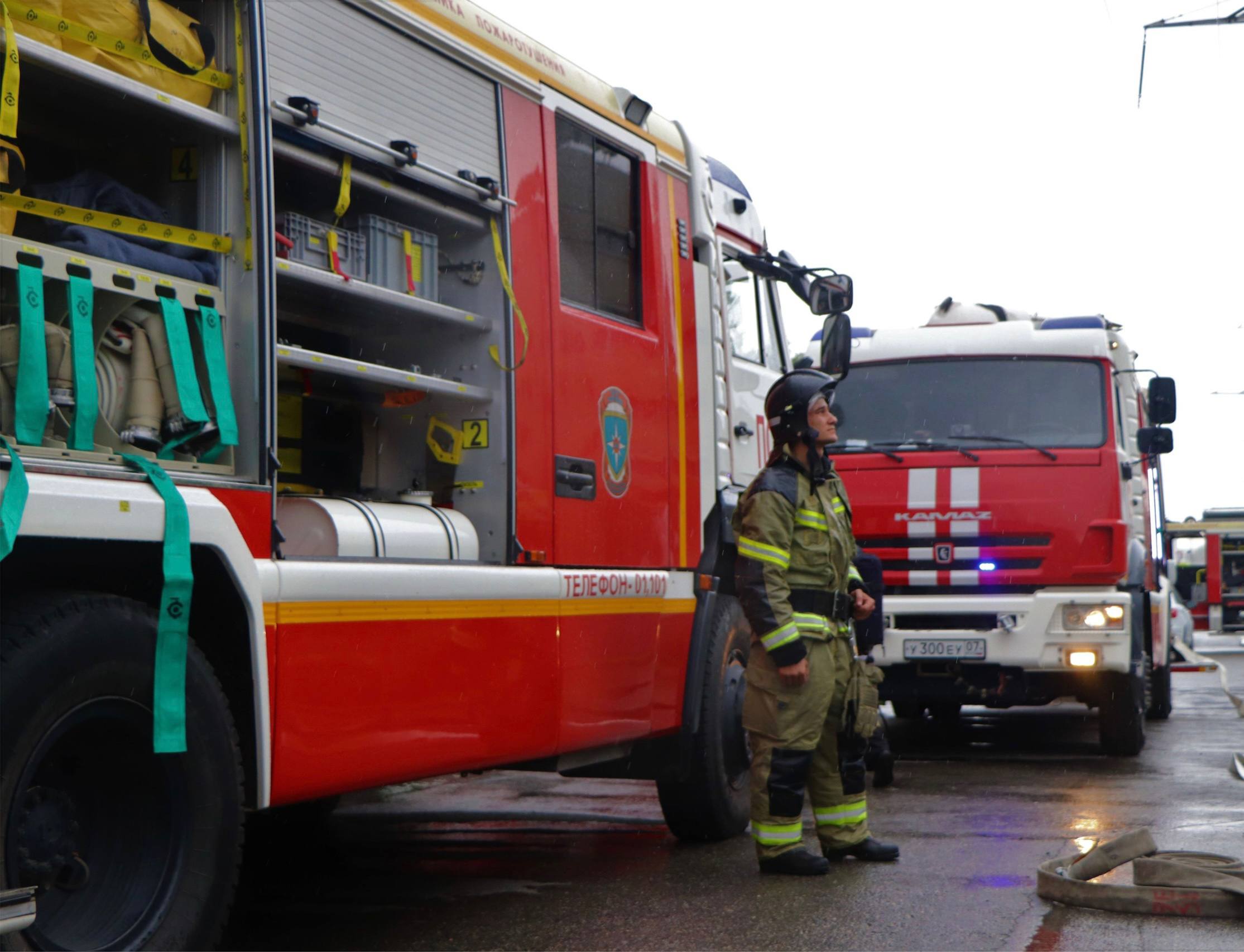 В Нальчике потушили пожар в нежилом здании