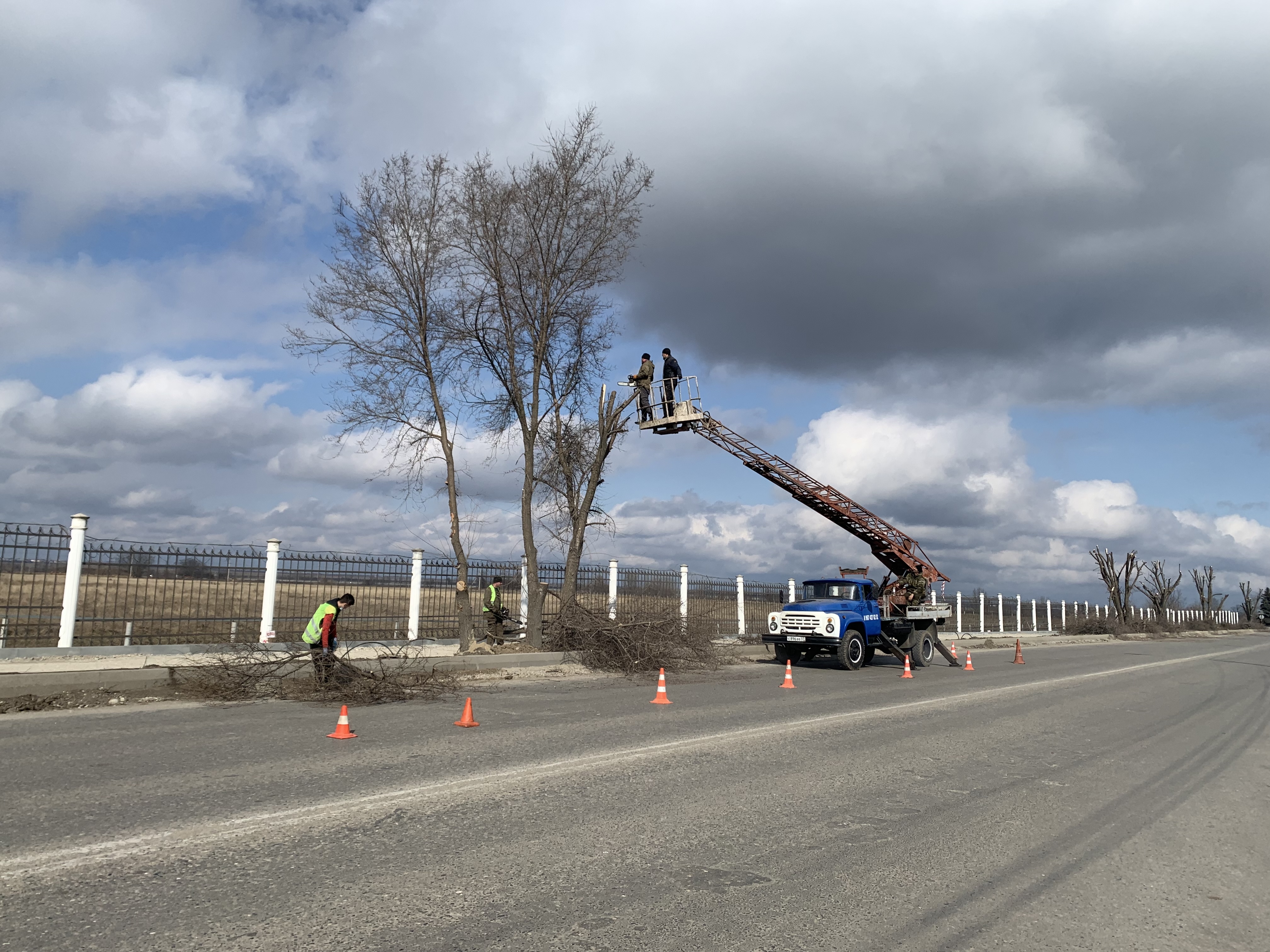 На Искоже идут работы по озеленению 