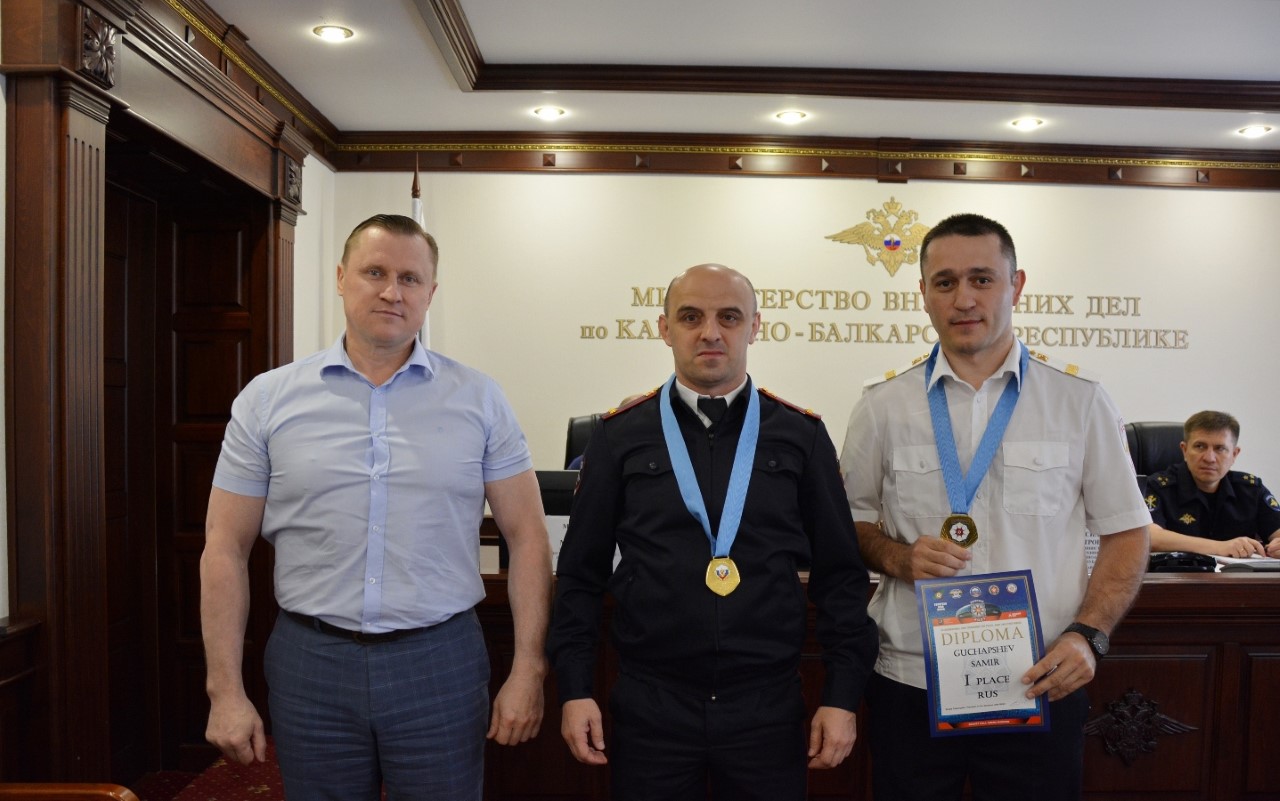 Министр ВД по КБР поздравил полицейских с победой в международном турнире по дзюдо