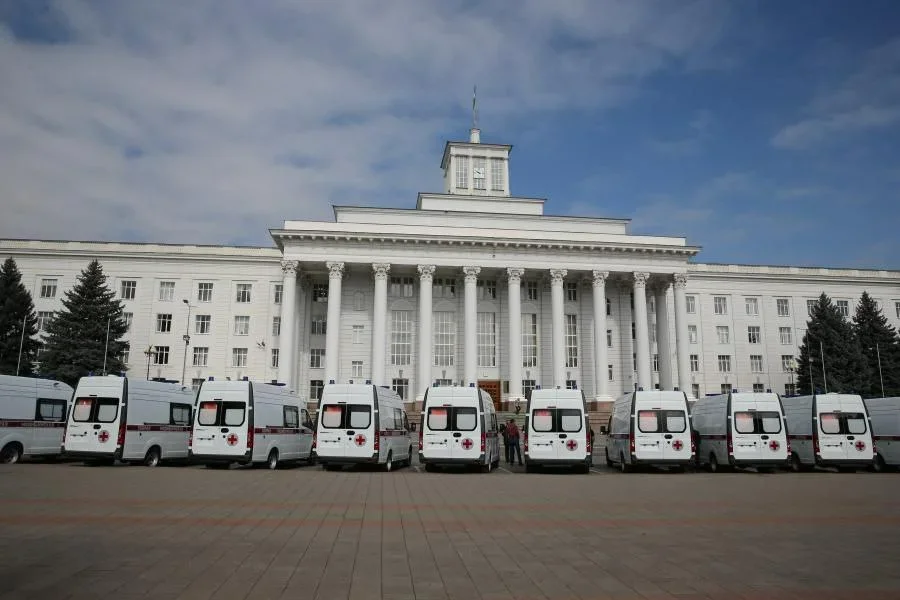 В регионах России обновят парк автомобилей скорой помощи и школьных автобусов