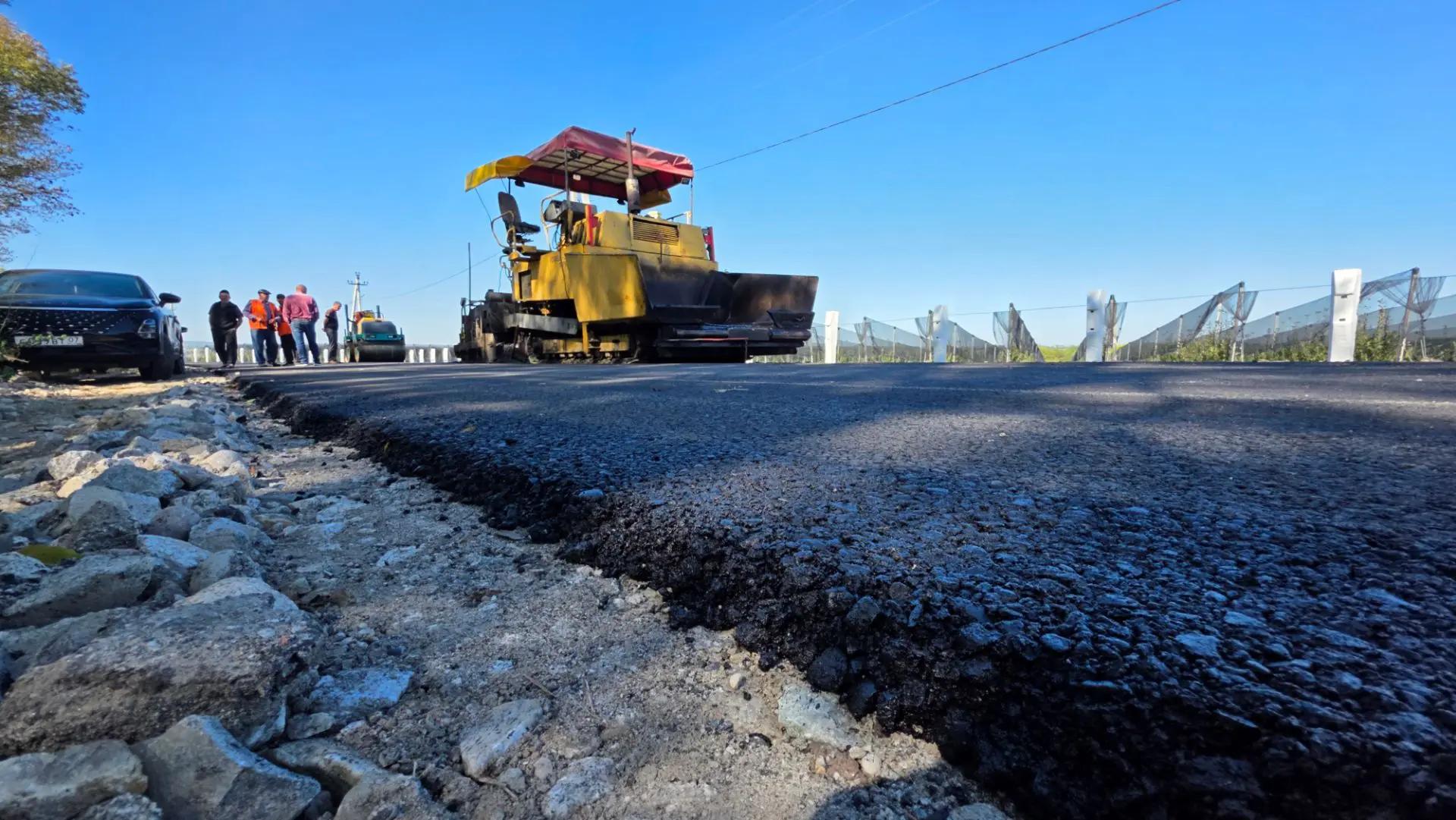 В Баксанском районе реконструируют автомобильную дорогу