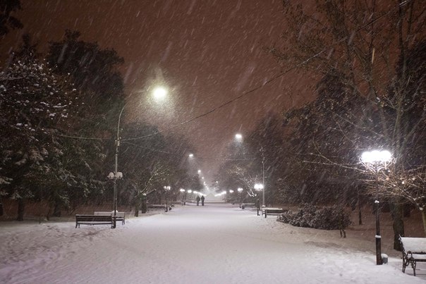 В Нальчике идут работы по очистке и противогололедной обработке городских дорог