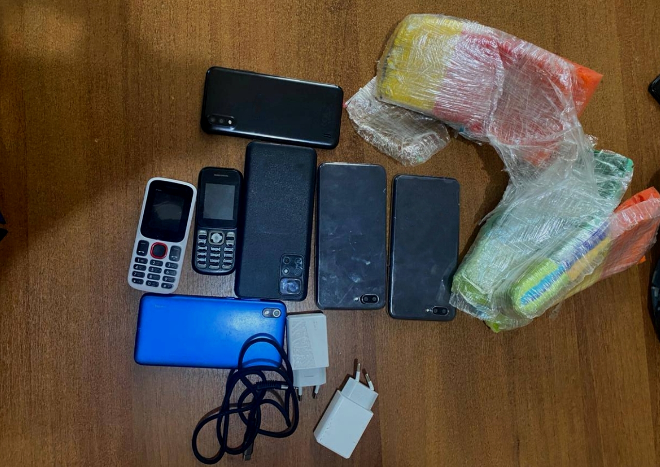 В Каменке задержали мужчину, пытавшегося передать телефоны в колонию