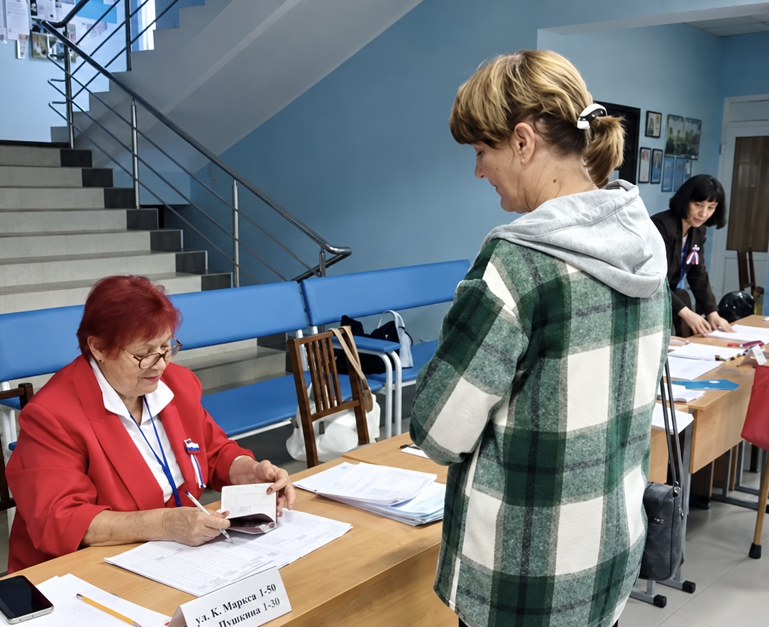 В Майском районе голосуют известные общественные деятели и заслуженные педагоги 