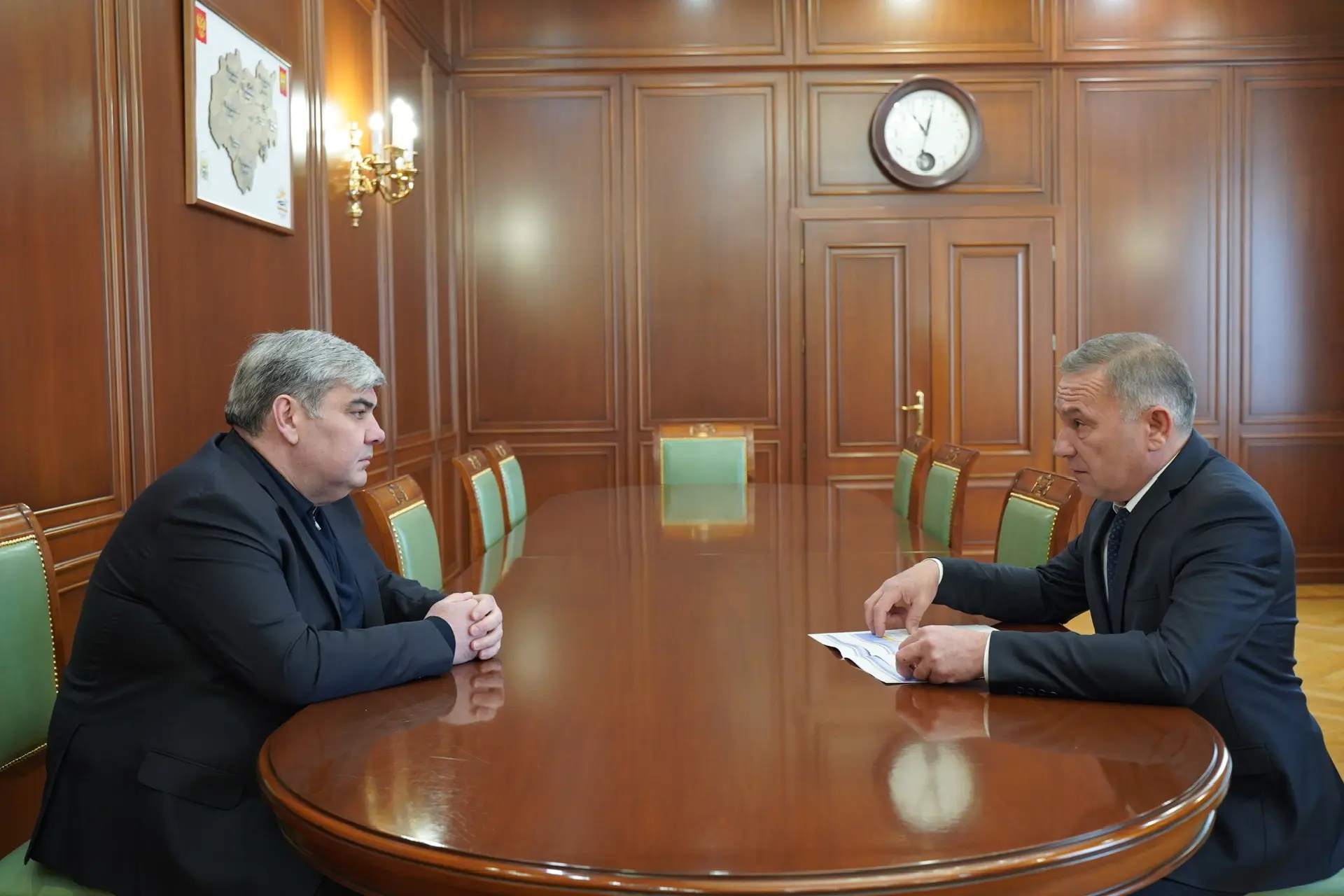 Казбек Коков встретился с министром строительства и ЖКХ республики