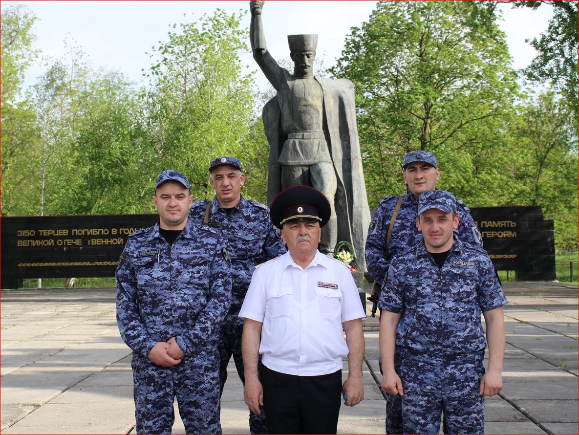 Росгвардейцы продолжают акцию «На страже памяти»