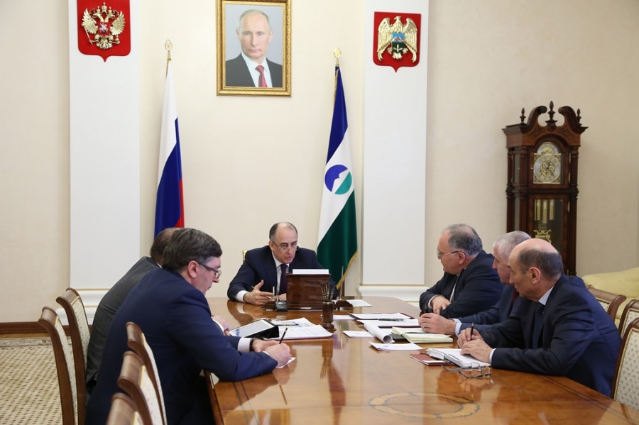 Глава КБР провел совещание в связи с демонтажом путепровода в Нальчике