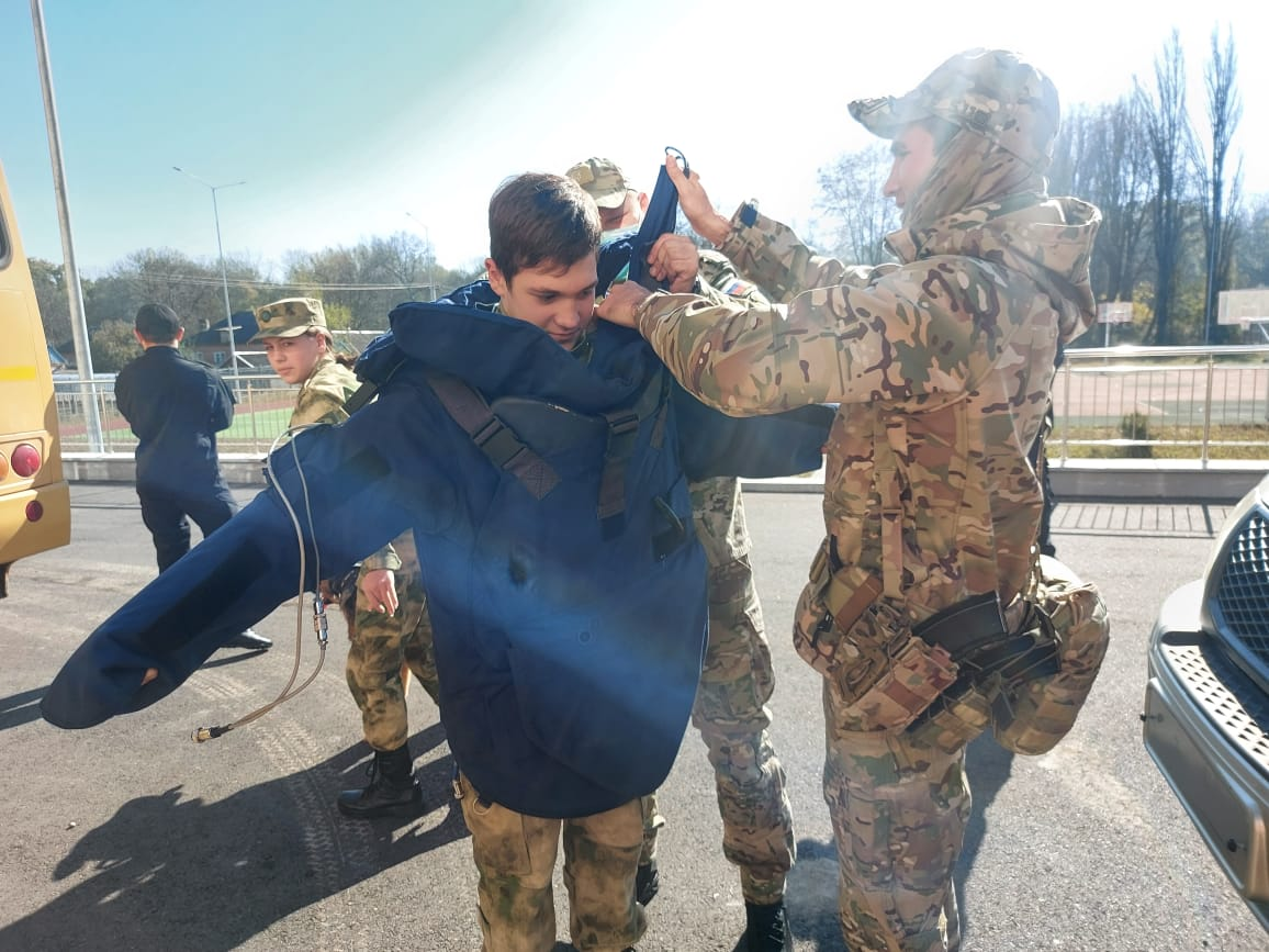 Росгвардейцы Кабардино-Балкарии провели Урок мужества для кадетов подшефного класса