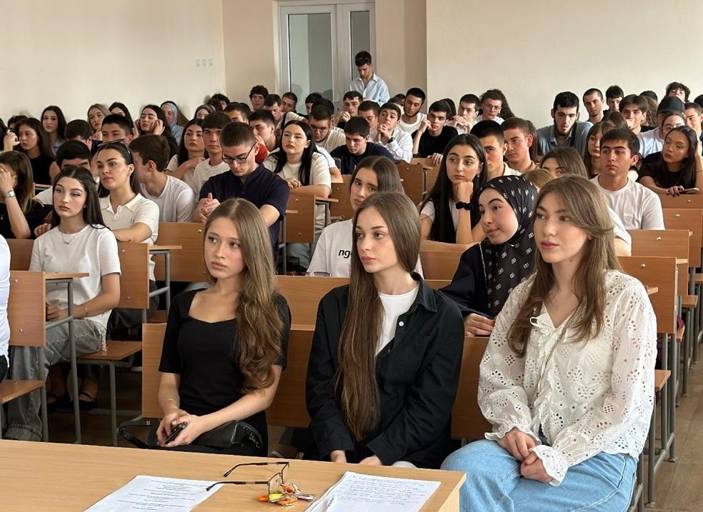 Институт распахнул двери для студентов-первокурсников