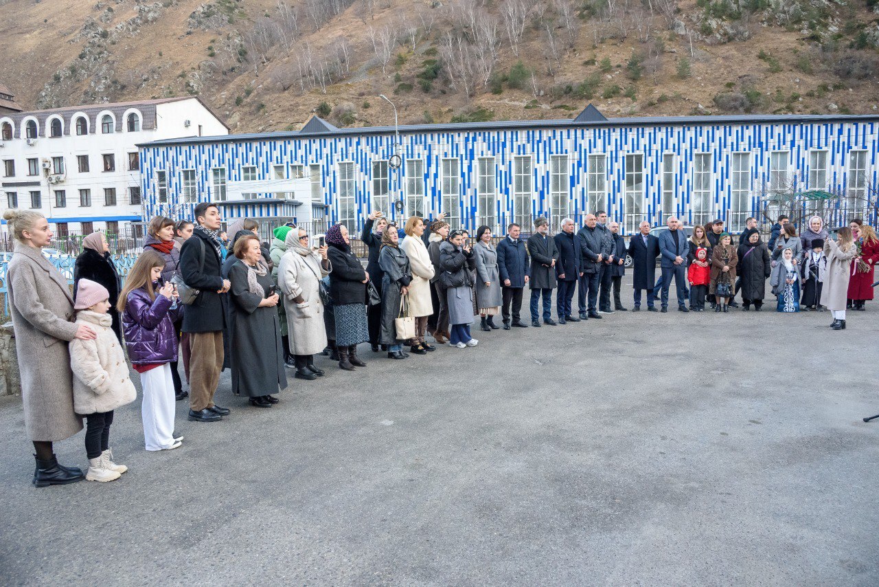 В Тырныаузе превратили остановку в культурный объект