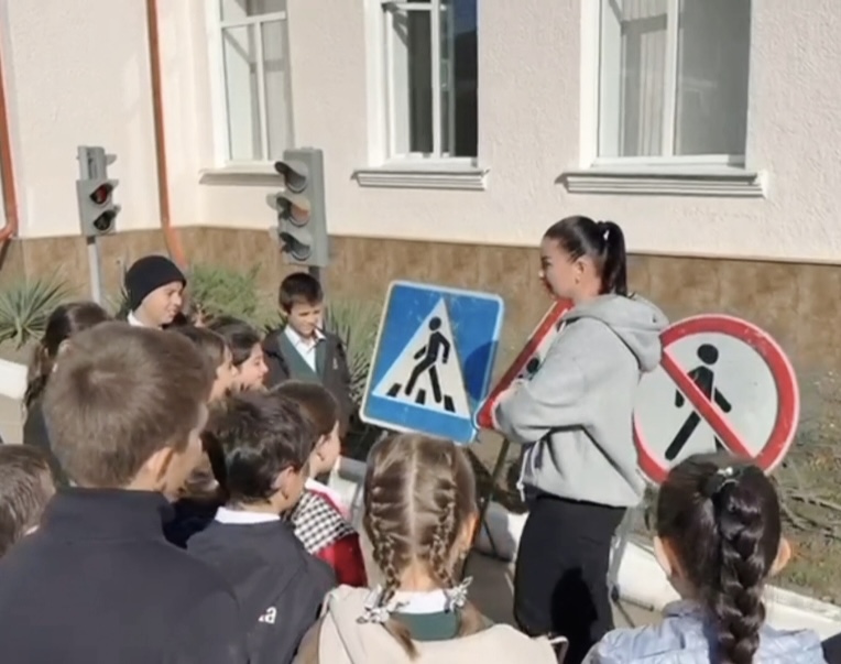 Уроки дорожной грамотности в школах Кенделена и Верхнего Куркужина