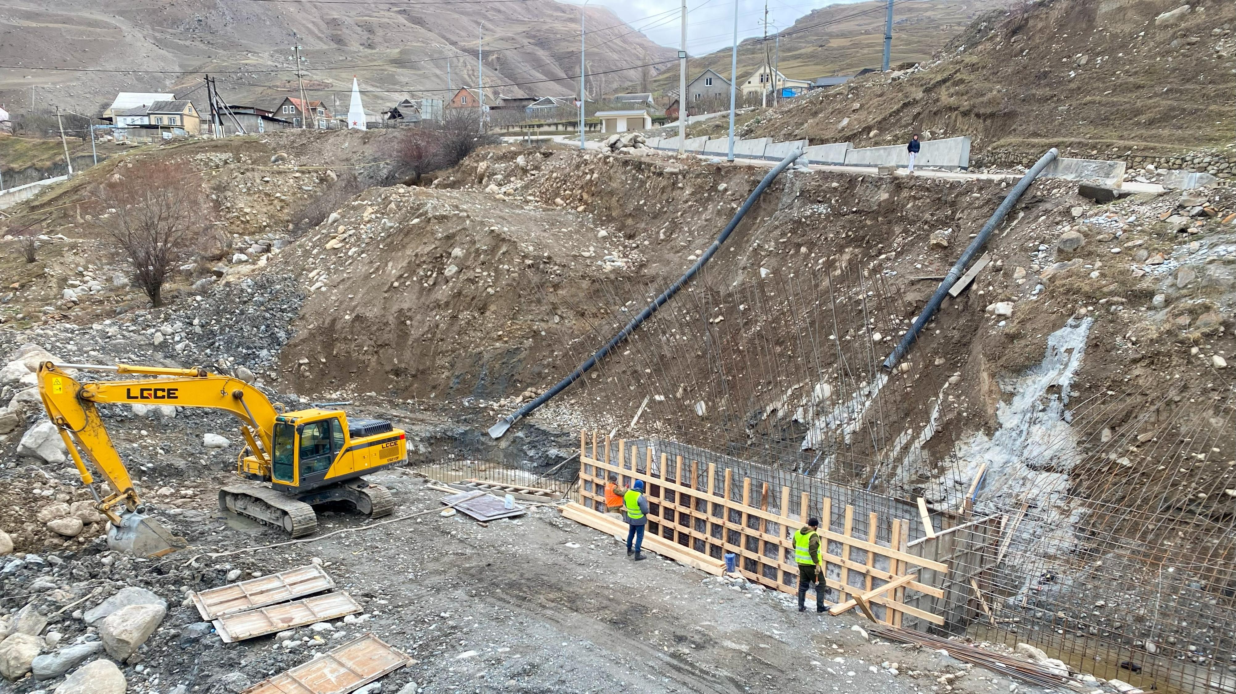 Общественники проинспектировали дорожные объекты в Черекском районе