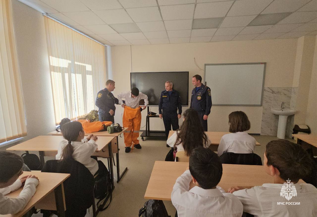 В Нальчике школьников обучили основам безопасности к Дню гражданской обороны