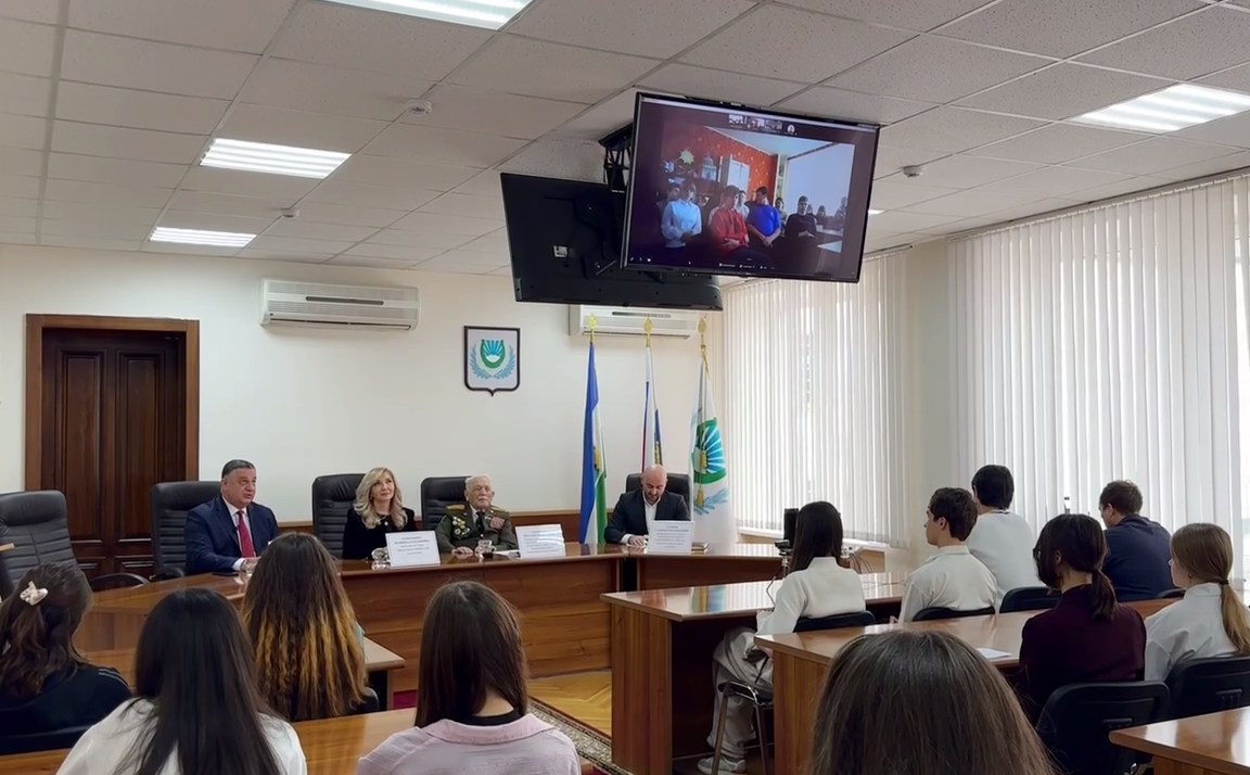 В администрации Нальчика организовали телемост с Херсонской областью  