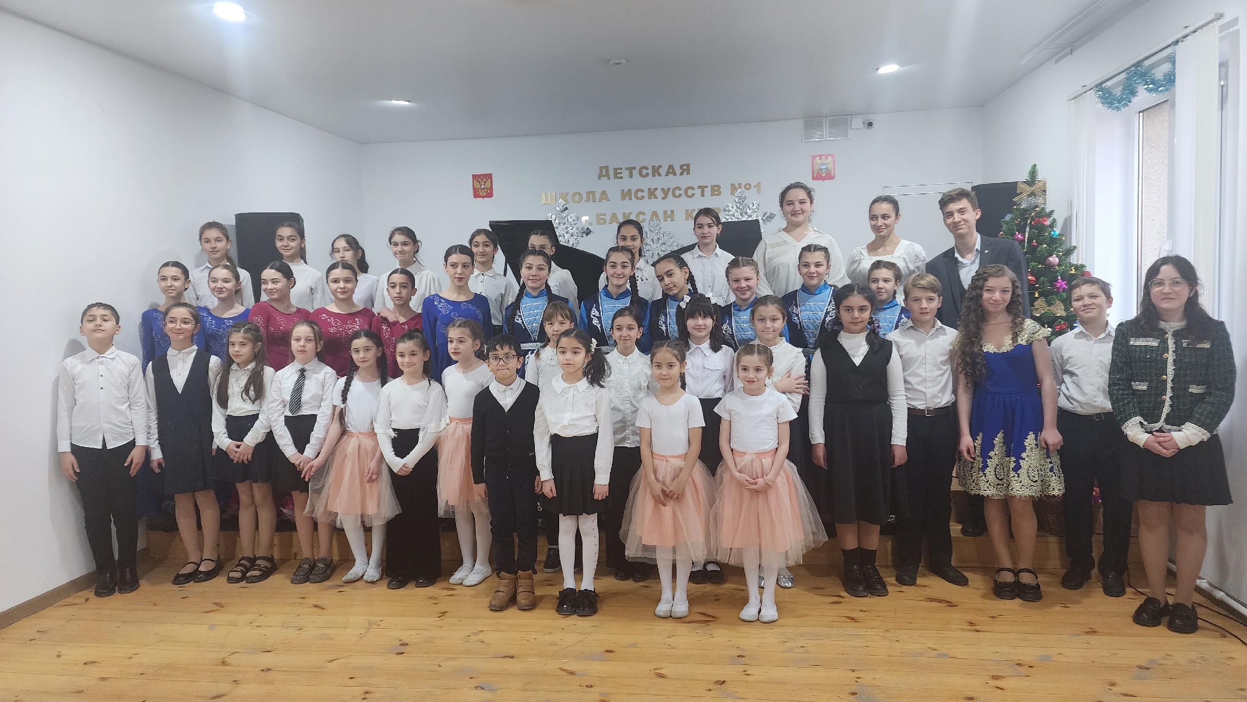 Юные баксанские артисты показали новогодний концерт