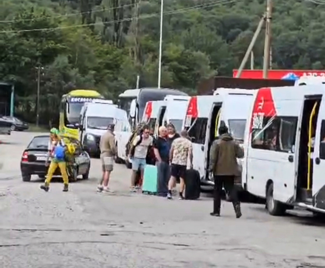 Шаттлы «Кавказ.РФ» вышли на линию и готовы к транспортировке наших туристов с Эльбруса до пункта переправы в Тырныаузе