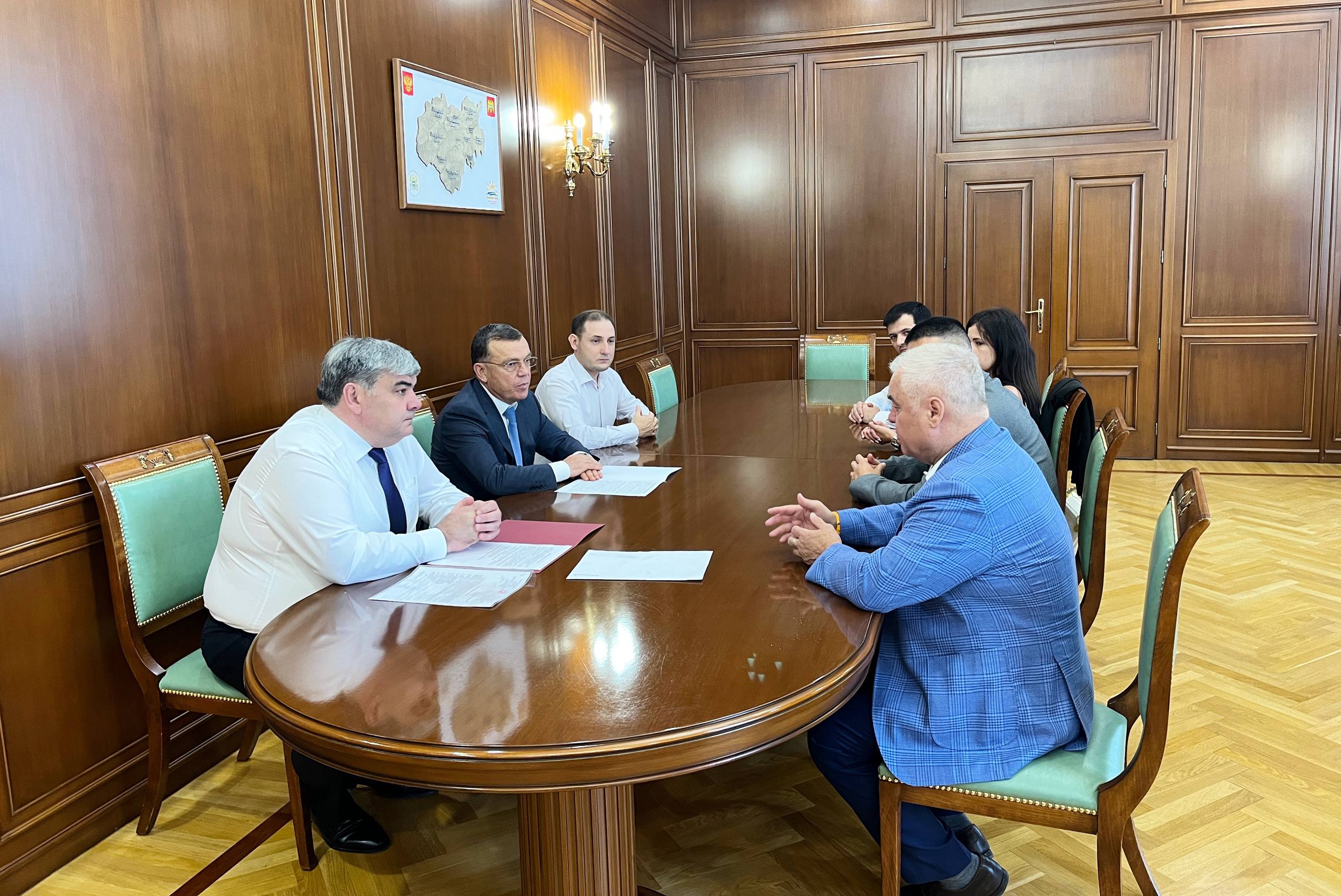 Казбек Коков встретился с генеральным директором авиакомпании «ЮВТ АЭРО»