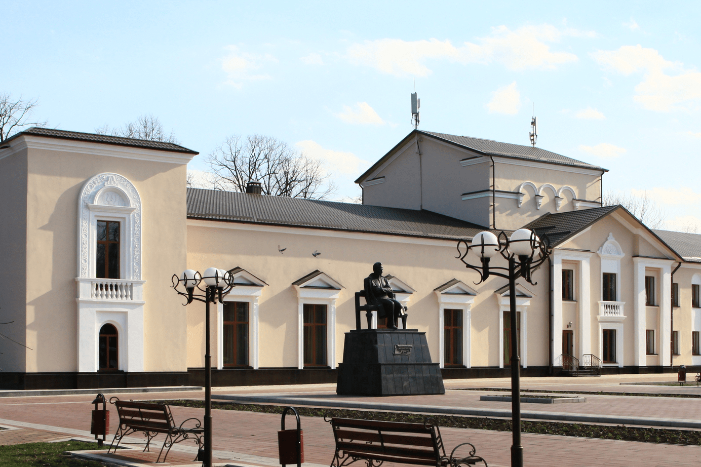 Кабардинский драмтеатр закрывает сезон большим концертом