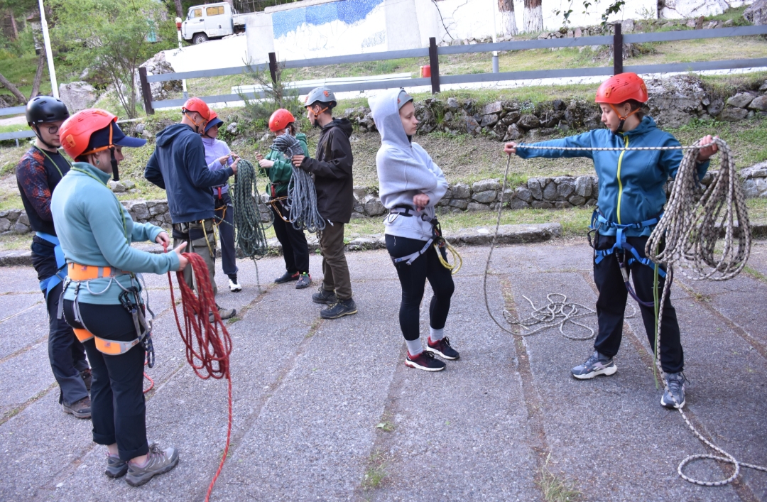 В Приэльбрусье проходит Молодежный просветительско-туристический проект РГО «Природа БЕЗопасности»