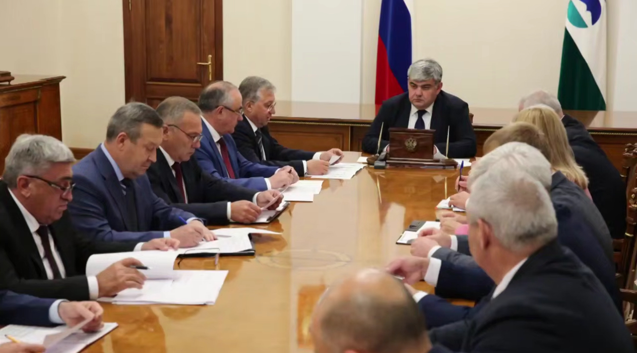 Казбек Коков провел оперативное совещание