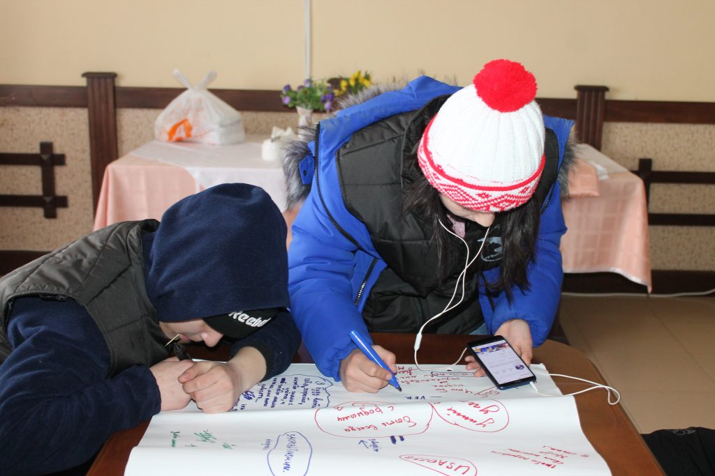 Трудных подростков отвезли в Приэльбрусье