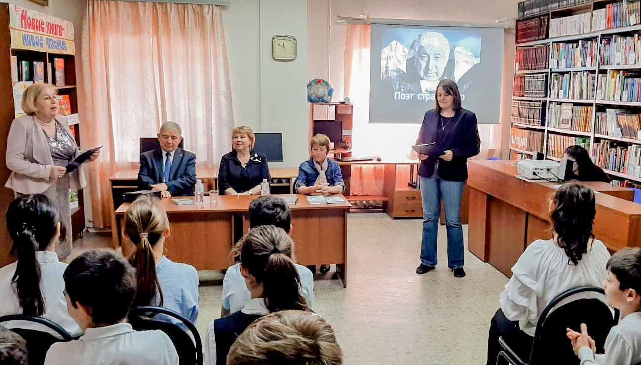 «Поэт страны гор» к юбилею Расула Гамзатова