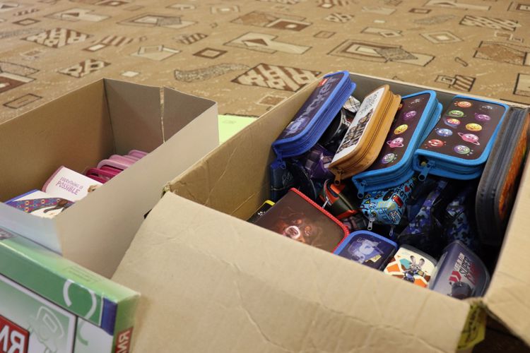 Росгвардейцы помогают семьям собрать детей в школу