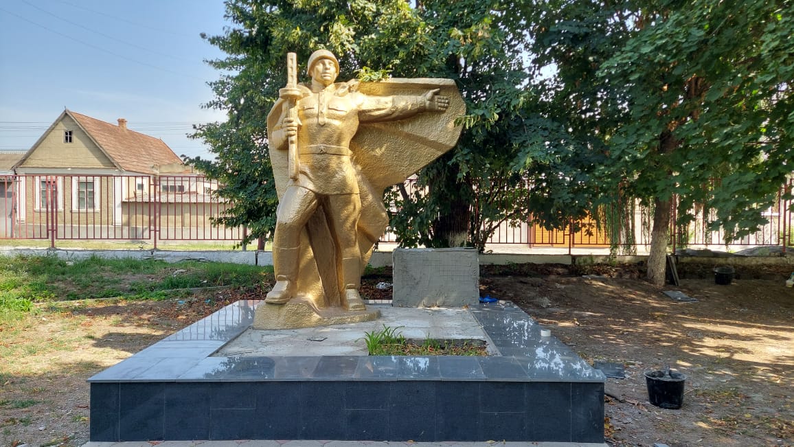 В Баксане продолжаются работы по восстановлению братских могил