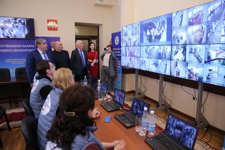 Глава КБР Казбек Коков посетил Общественную палату Кабардино-Балкарской Республики