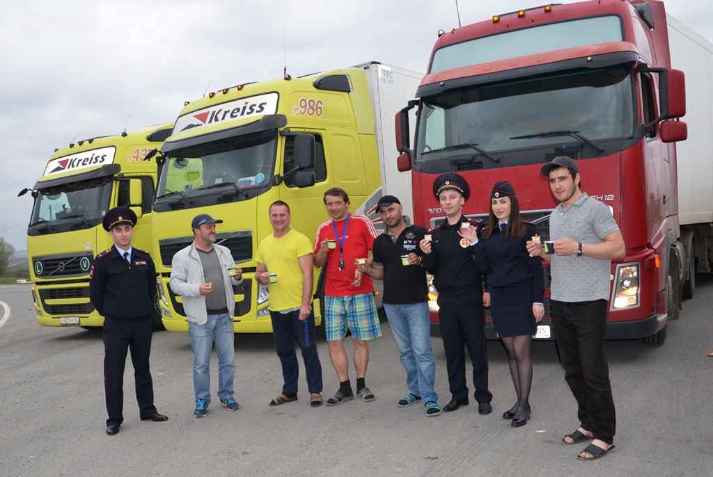 Крепкий кофе с #ДобрымЗнаком получили дальнобойщики на трассах Кабардино-Балкарии