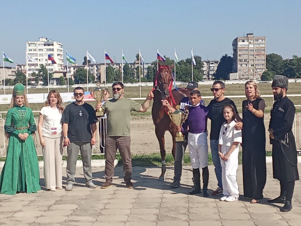 В Нальчике прошли скачки в честь Дня государственности КБР