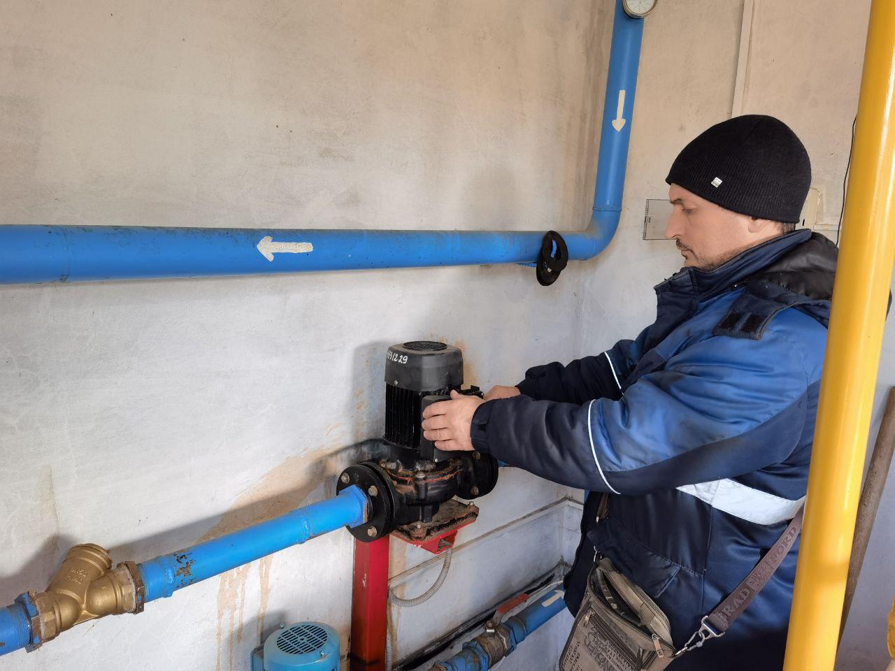 Специалисты из Кабардино-Балкарии подключают к отопительной системе школы Херсонской области 