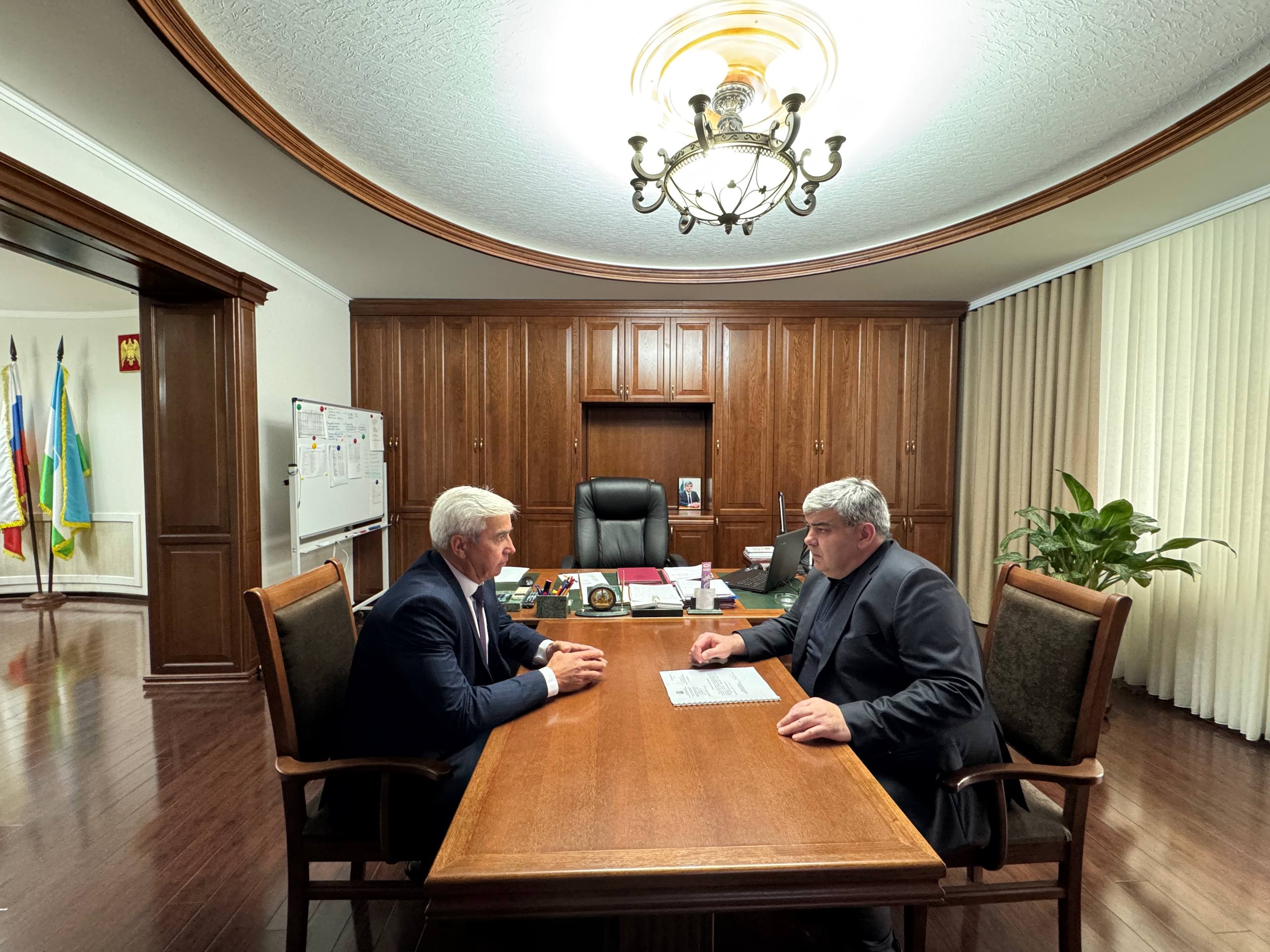 Казбек Коков встретился с главой администрации Эльбрусского района