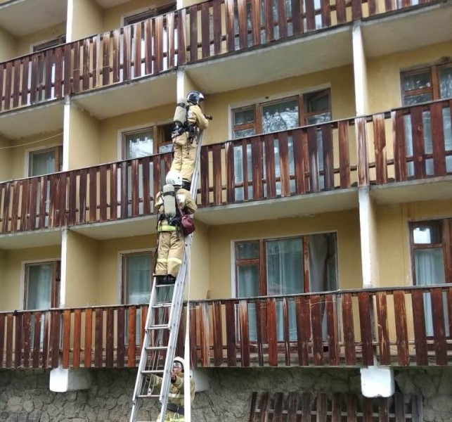 В Приэльбрусье прошли учения пожарных