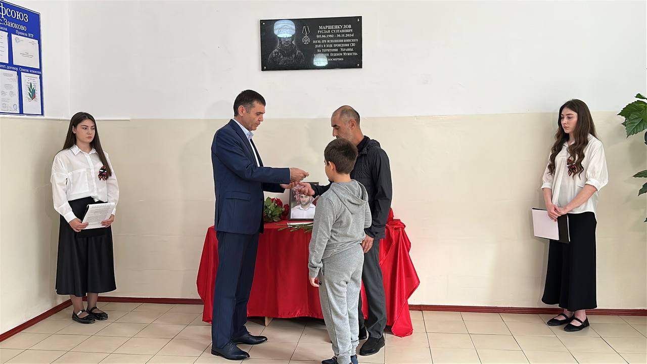 В Заюково увековечили память героя-земляка