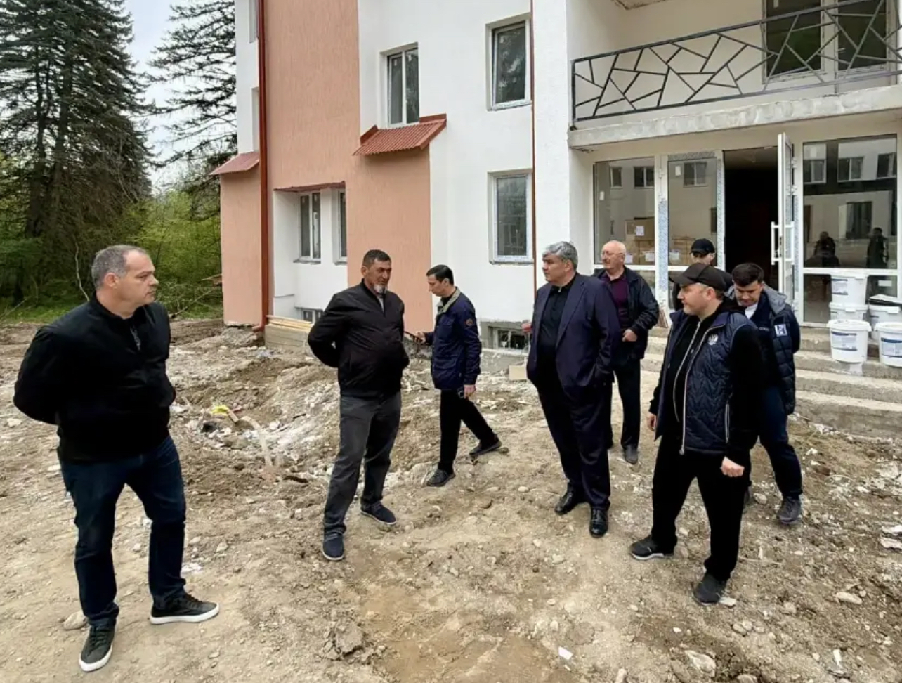 Казбек Коков посетил молодежный стационарный лагерь «Эльбрус»