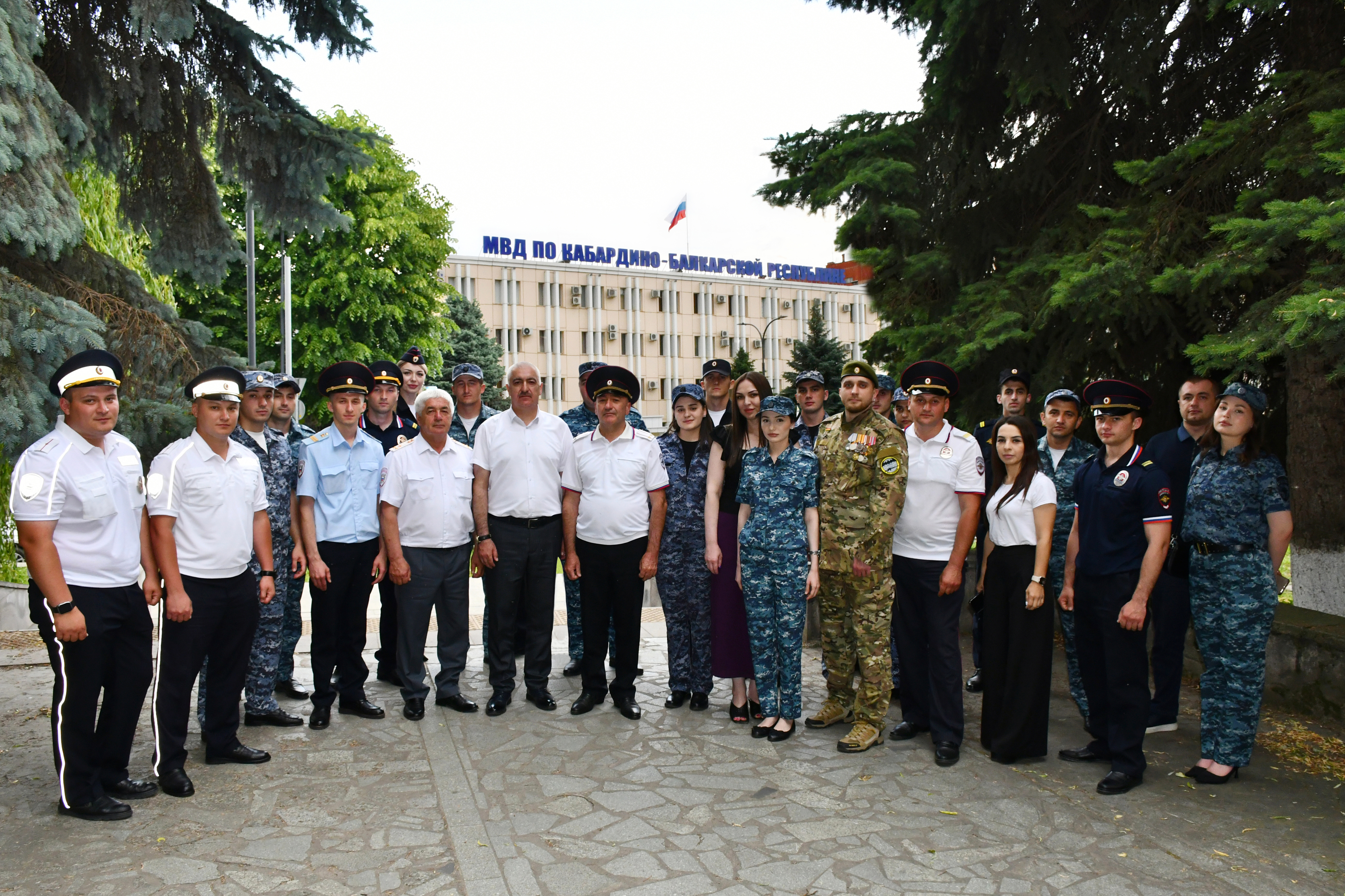 В честь Дня России молодые полицейские Кабардино-Балкарии встретились с ветеранами боевых действий и СВО 