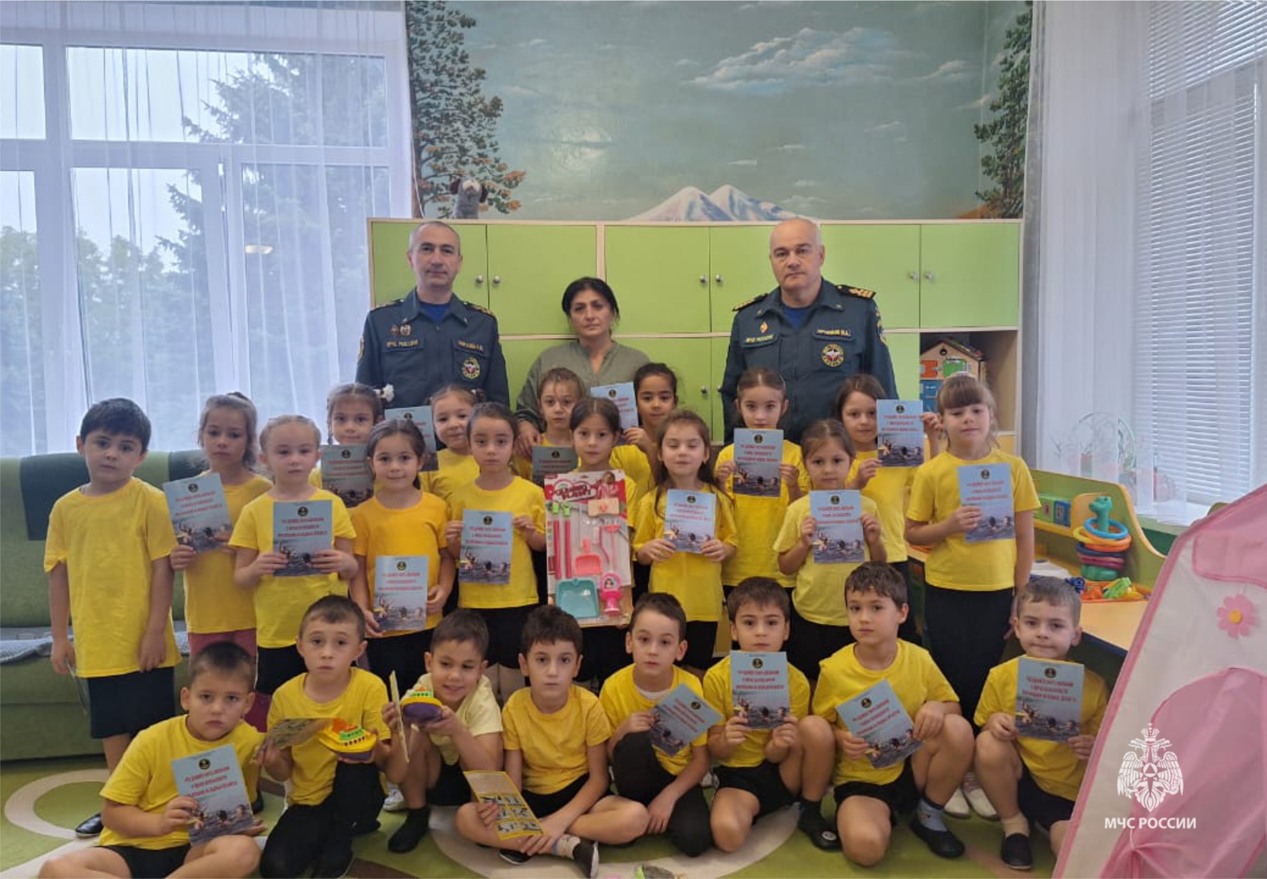 Спасатели рассказали детям, как вести себя в чрезвычайных ситуациях