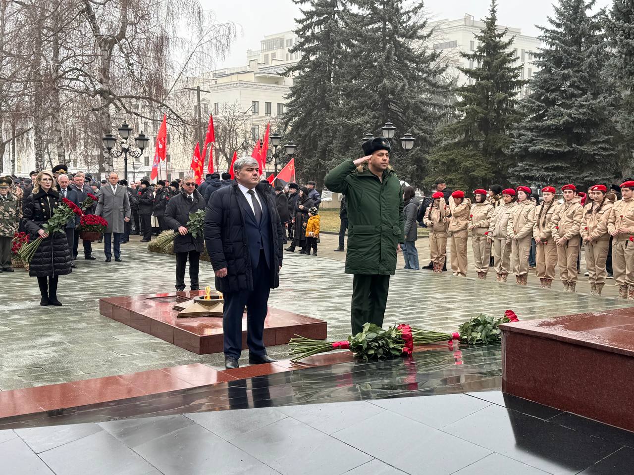 Нальчик отметил День защитника Отечества у Вечного огня Славы