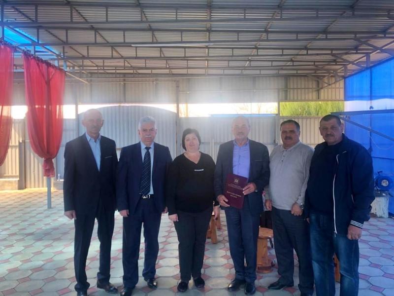 Делегация Баксанского района навестила семью участника СВО в Ставропольском крае  